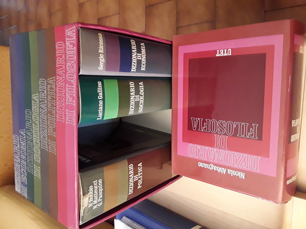 DIZIONARI DI POLITICA FILOSOFIA SOCIOLOGIA ECONOMIA 4 VOLUMI IN COFANETTO