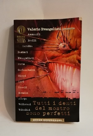 TUTTI I DENTI DEL MOSTRO SONO PERFETTI.