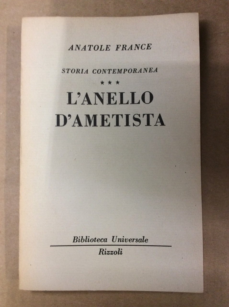 L'ANELLO D'AMETISTA (STORIA CONTEMPORANEA, III).