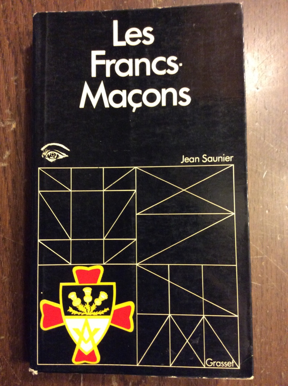 LES FRANCS-MACONS. - Essai de description d'une société traditionnelle.