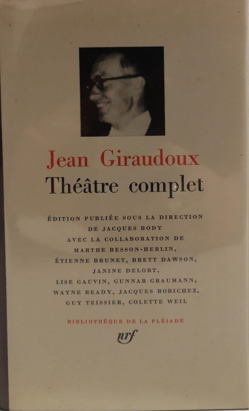 THEATRE COMPLET.