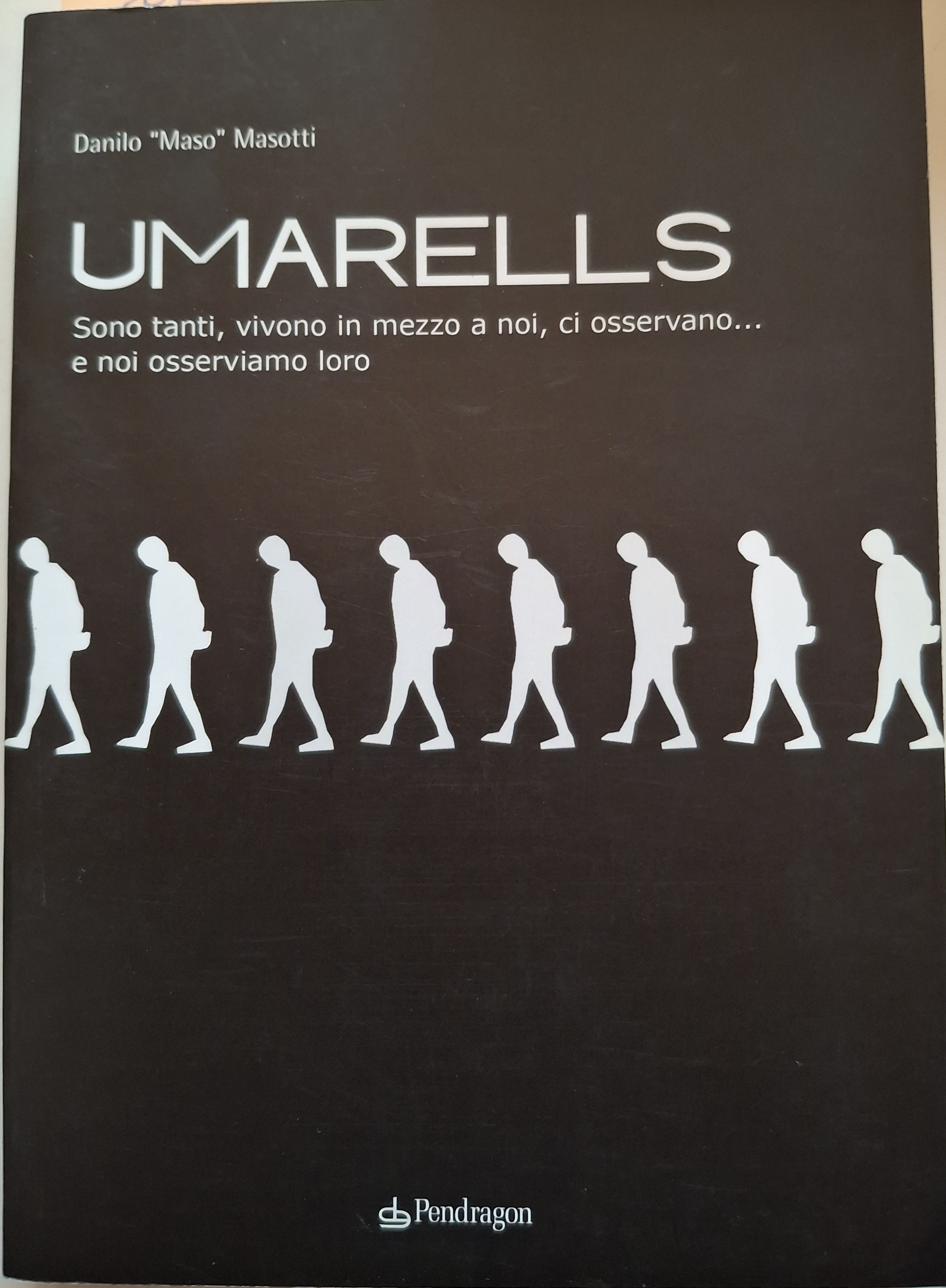 Umarells. Sono tanti, vivono in mezzo a noi, ci osservano….. …