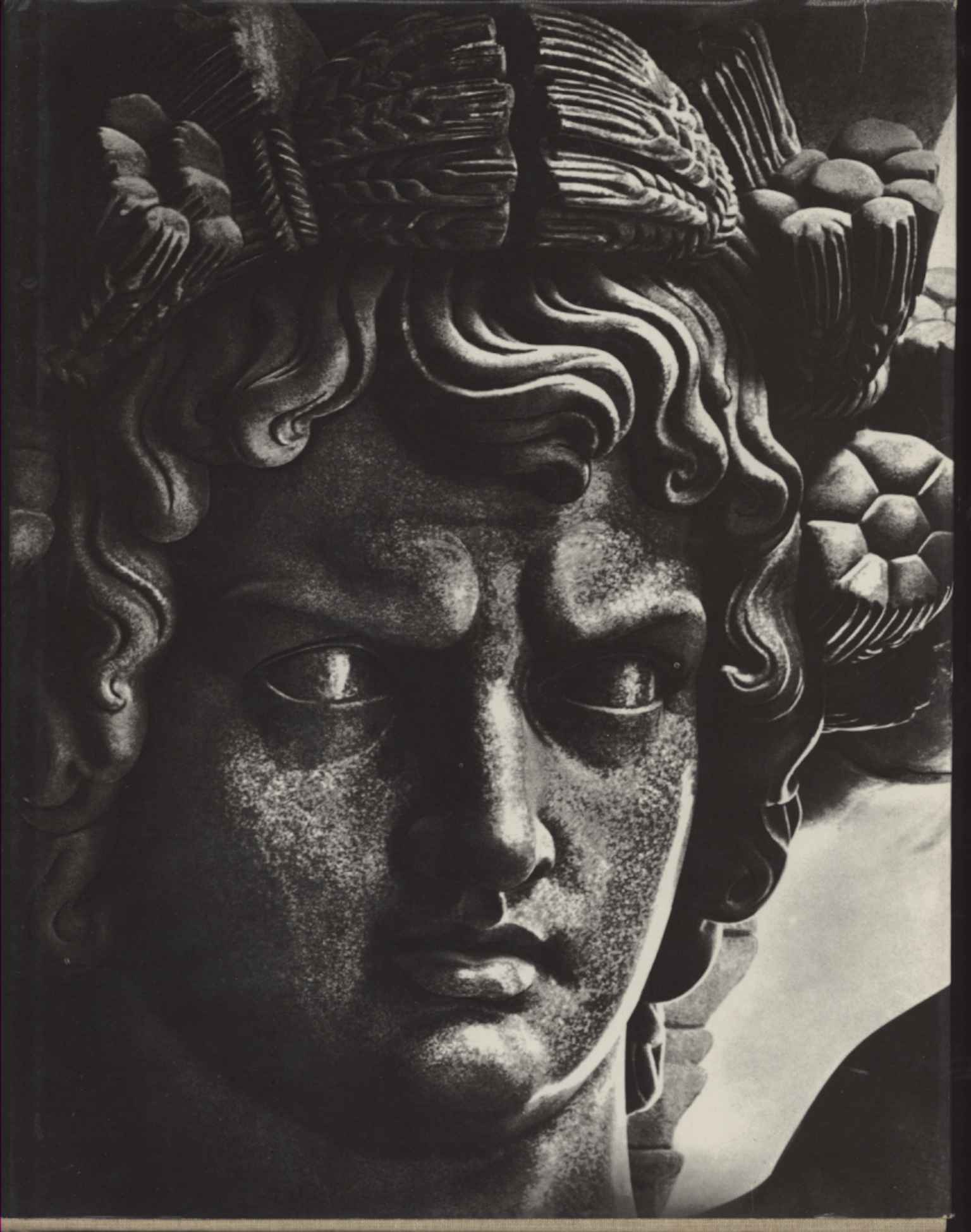 Monumental and decorative sculpture of Leningrado