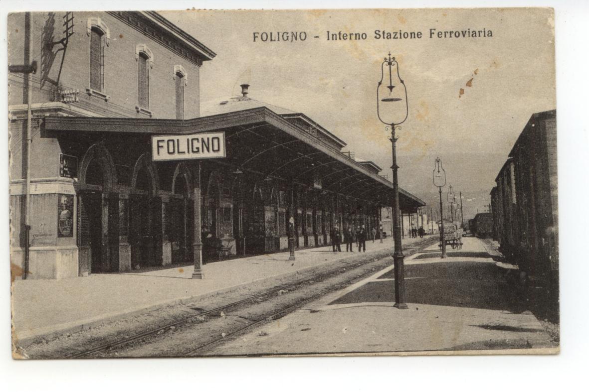 Cartolina Foligno Interno Stazione Ferroviaria 1925 viaggiata Perugia