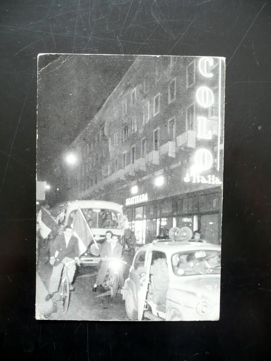 Cartolina Manifestazione dei Fascisti sotto i Balconi del Secolo d'Italia …