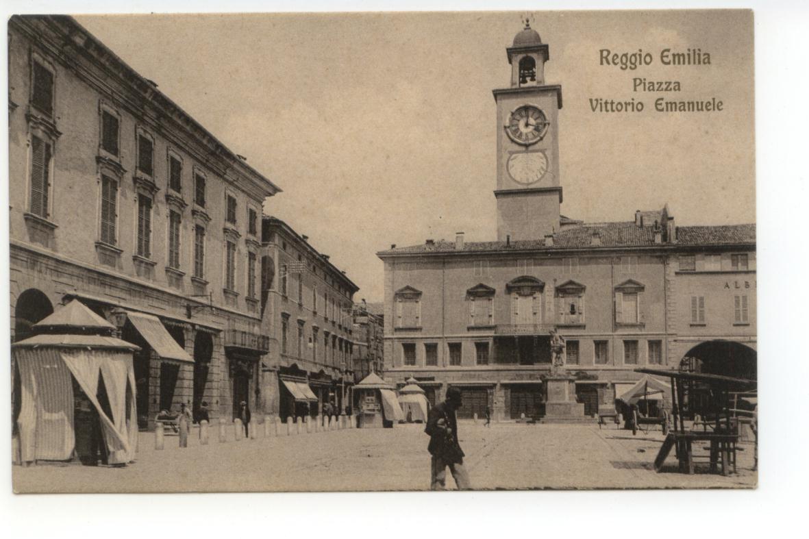 Cartolina Reggio Emilia Piazza Vittorio Emanuele non viaggiata