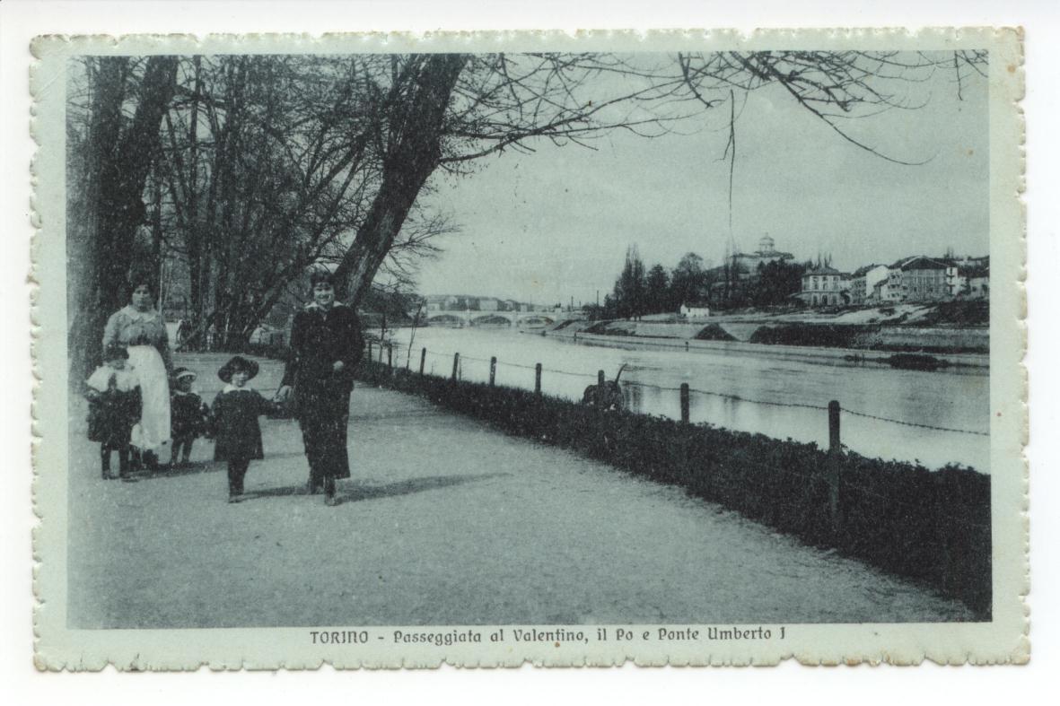 Cartolina Torino Passeggiata al Valentino il Po e Ponte Umberto …