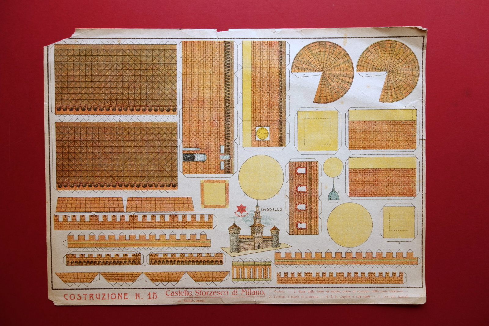 Castello Sforzesco di Milano Costruzione Modello Cartaceo Sagomato a Colori