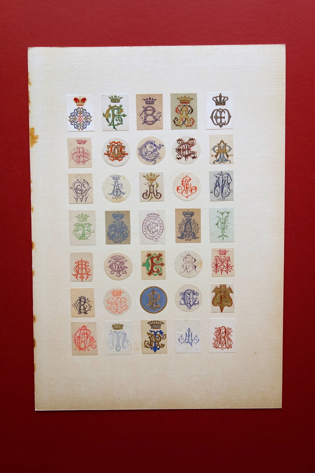 Collezione di Monogrammi Applicati su Cartoncino Decorati a Colori '800