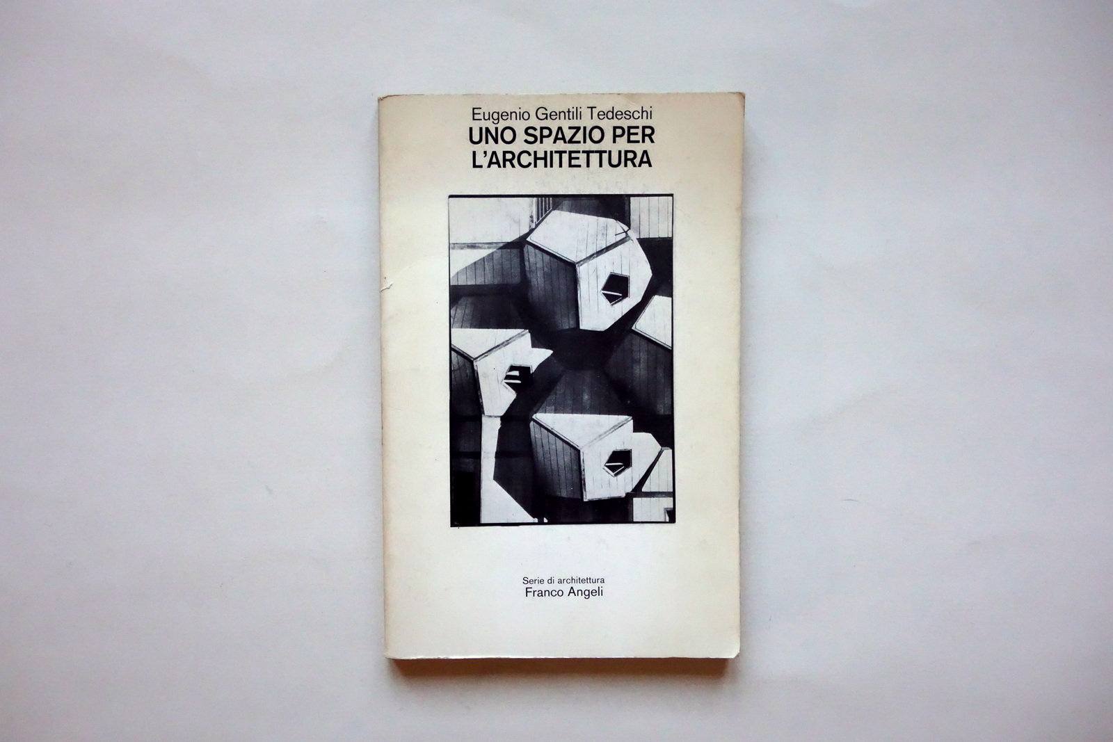 Eugenio Gentili Tedeschi Uno Spazio per l'Architettura Franco Angeli 1982