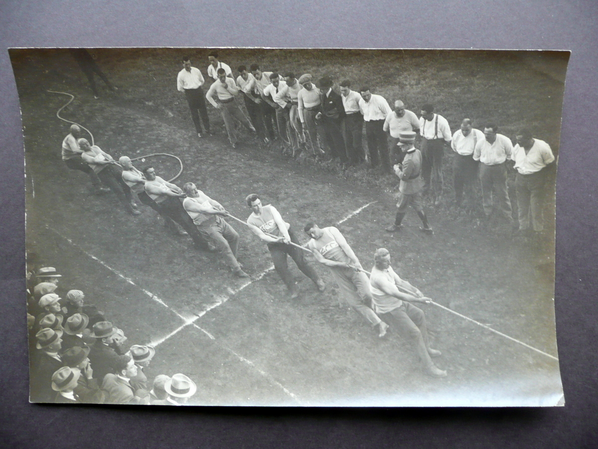 Fotografia Originale Tiro alla Fune Gioco Sport Gara Animata Anni …