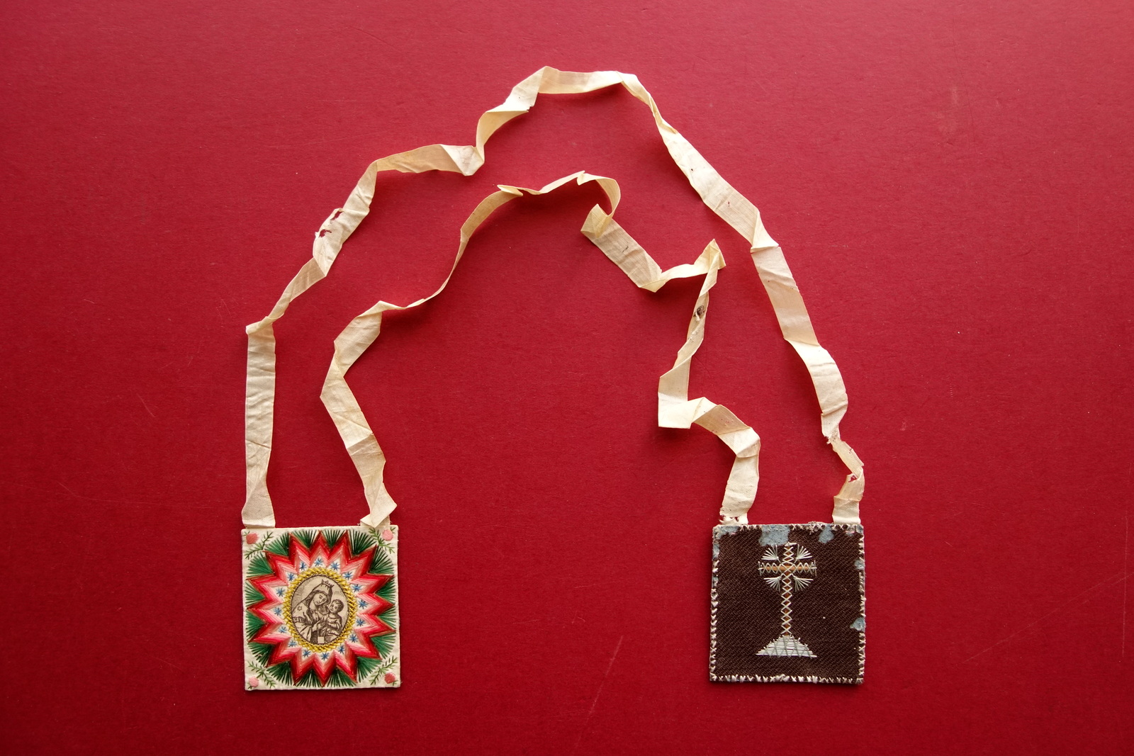 Scapolare in Stoffa Ricamato Madonna Croce Prima Met‡ dell'Ottocento