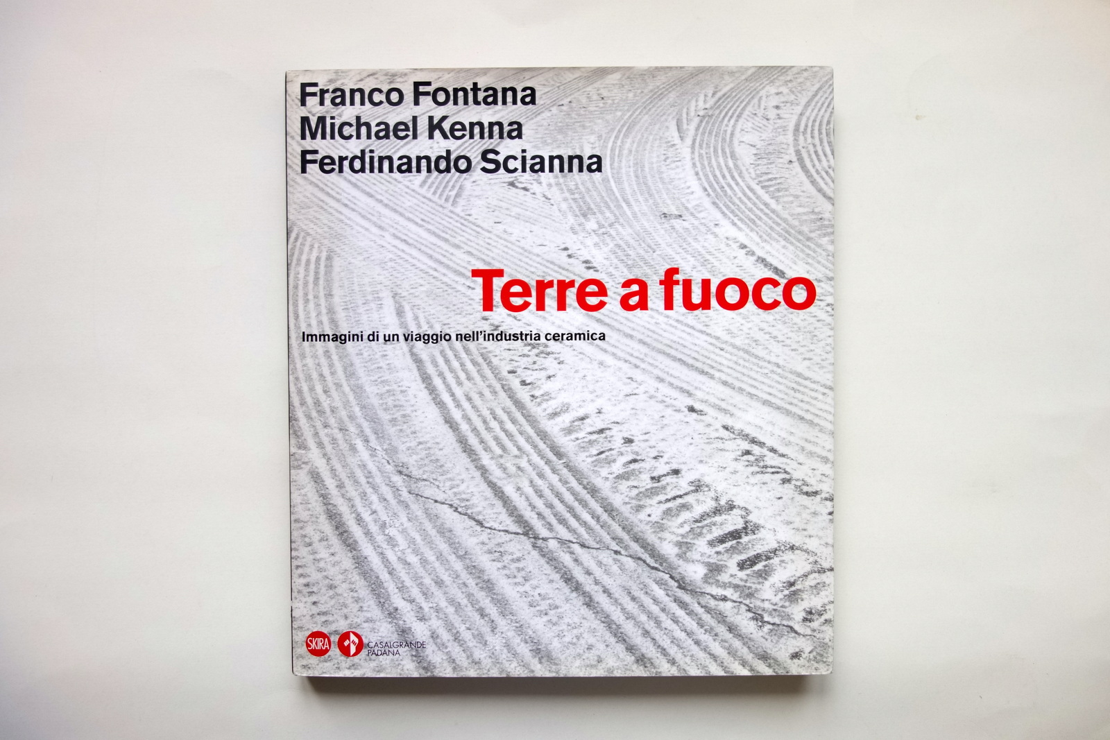 Terre a Fuoco Viaggio nell'Industria Ceramica Fontana Kenna Scianna Skira …