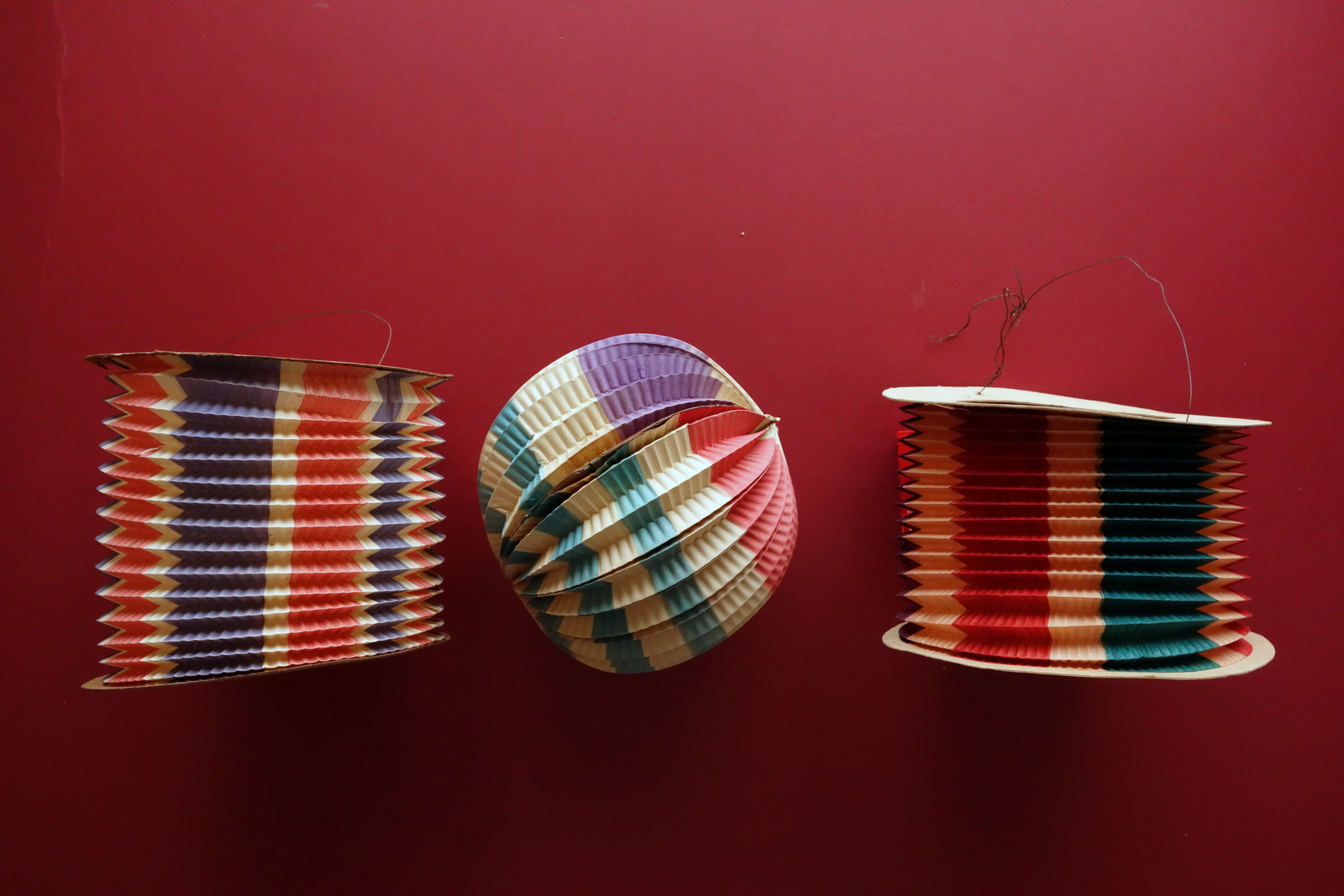 Tre Luminarie Antiche da Fiera in Carta a Soffietto con …