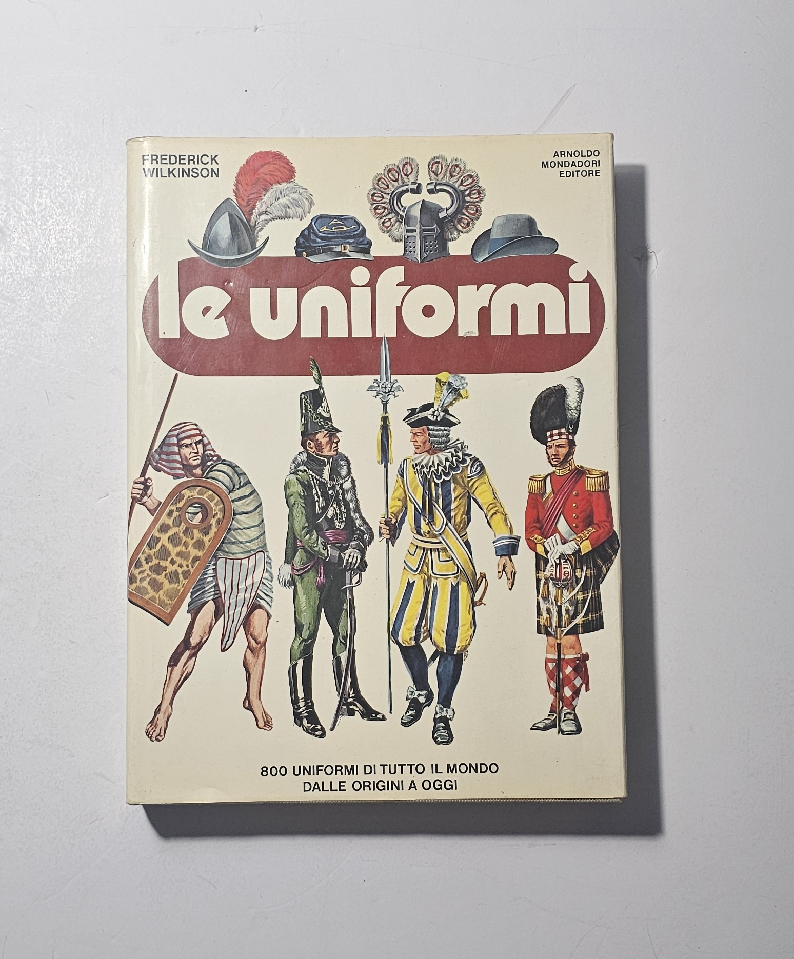 Le Uniformi. 800 Uniformi di Tutto il Mondo dalle Origini …