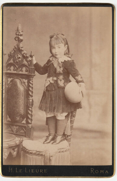 foto photo albumina cabinet card bambina con la palla in …