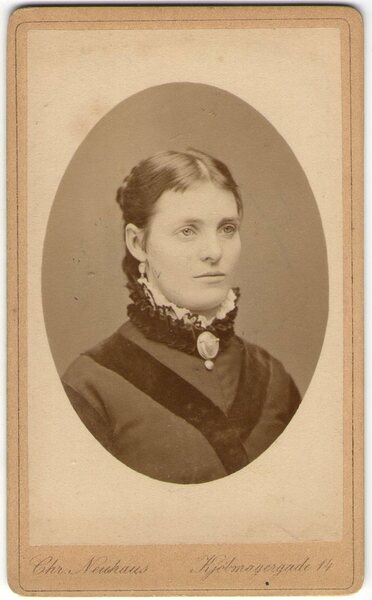 Foto photo cdv ritratto di giovane signora by Chr Neuhaus …