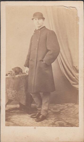 Foto photo cdv gentiluomo con cane in posa by G. …