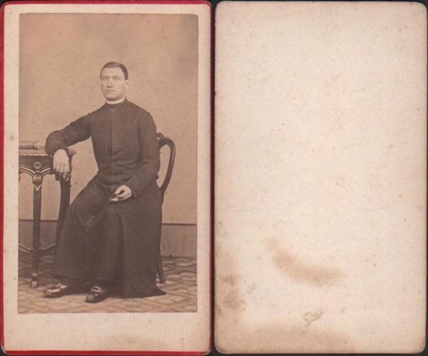 Foto photo Sacerdote con breviario in posa by anonimo cdv …