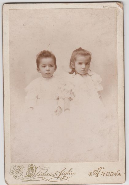 foto photo albumina cabinet card bambini in posa by A. …