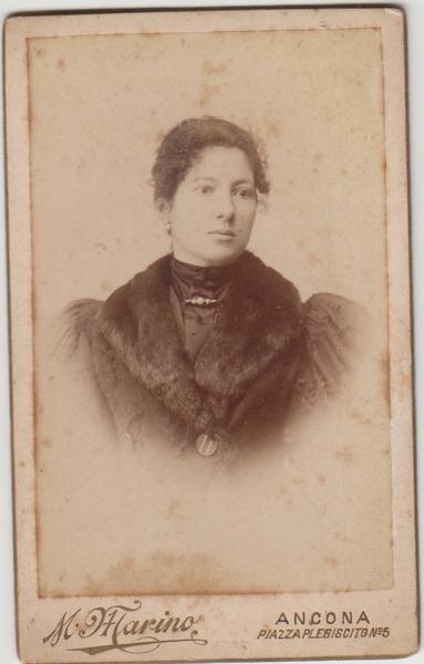 foto photo cdv gentildonna con collo di pelliccia by M. …