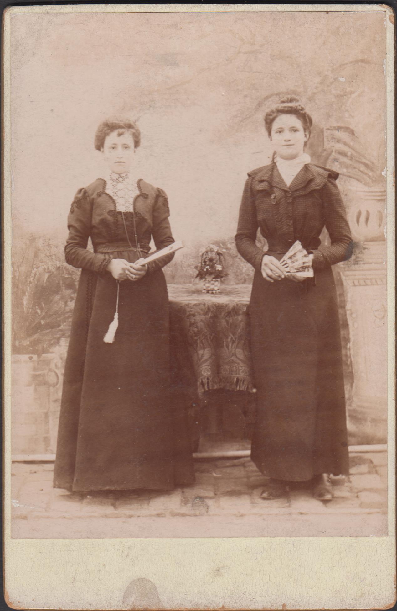 Foto Formato gabinetto signore con ventaglio by Federico Neuhaus 1890 …