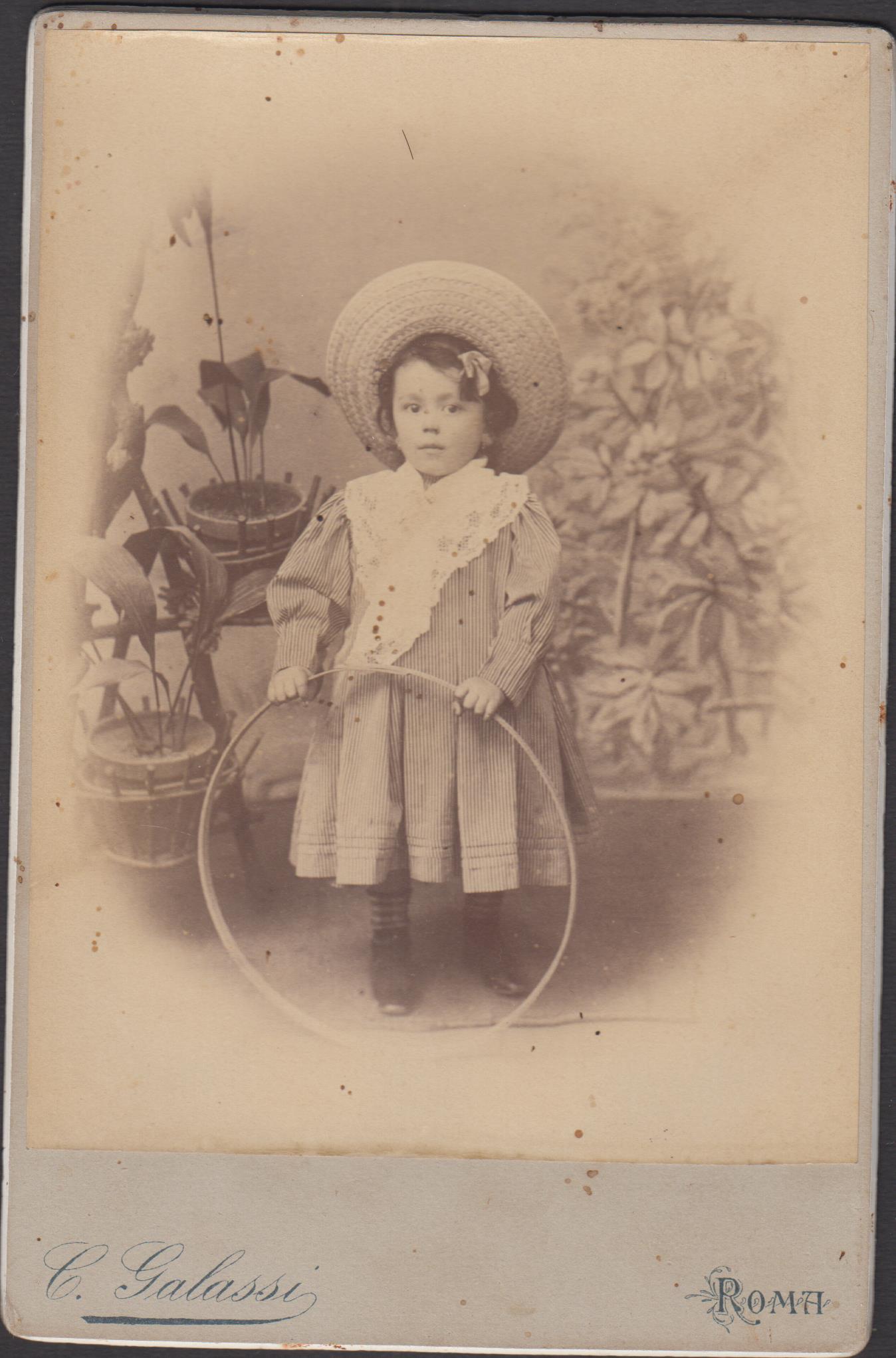 foto photo albumina cabinet card ritratto di bambina in posa …