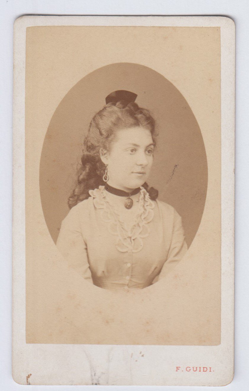 Foto photo cdv gentildonna con gioielli in posa by F. …