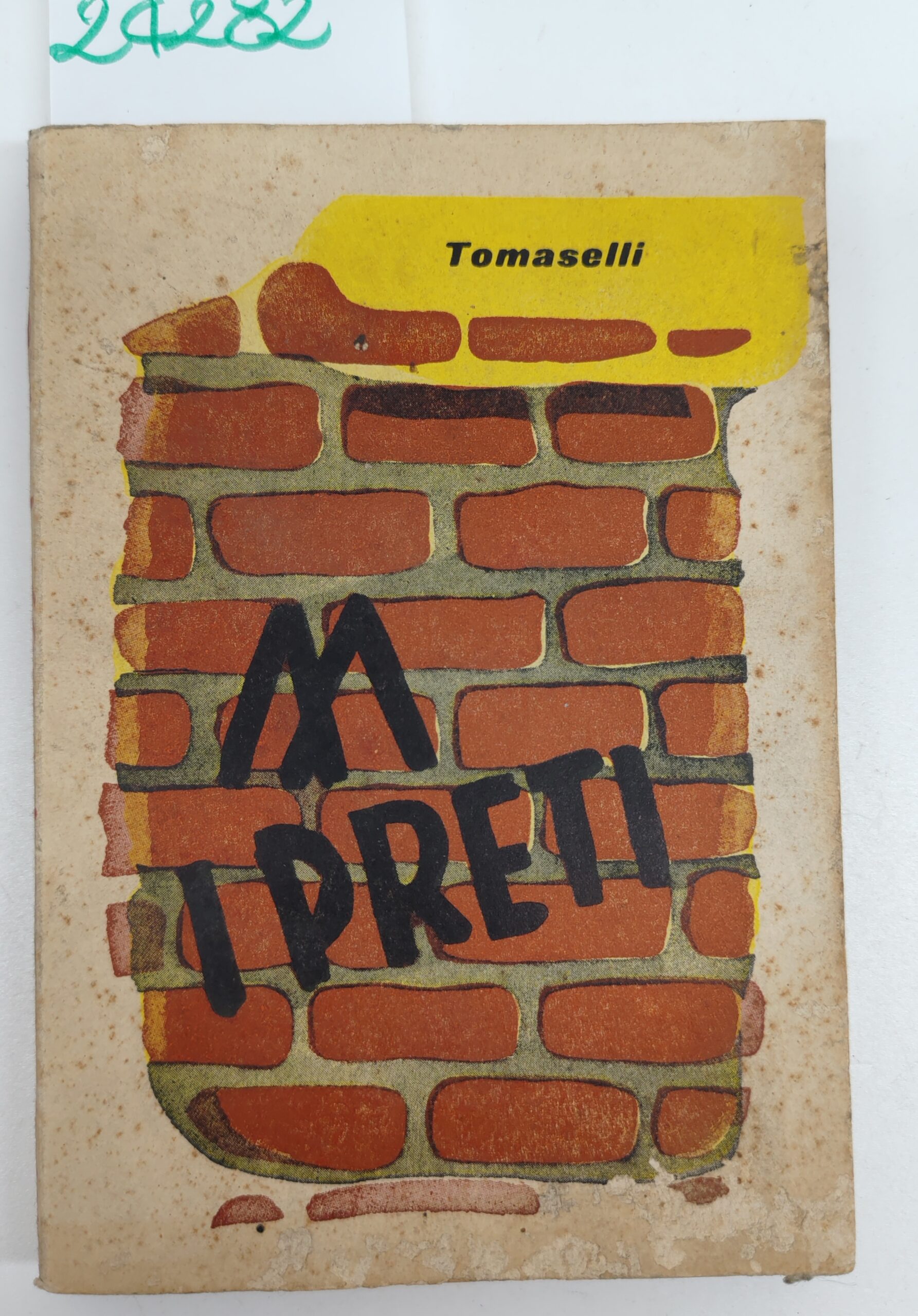 Giuseppe Tomaselli Abbasso i preti 1965.