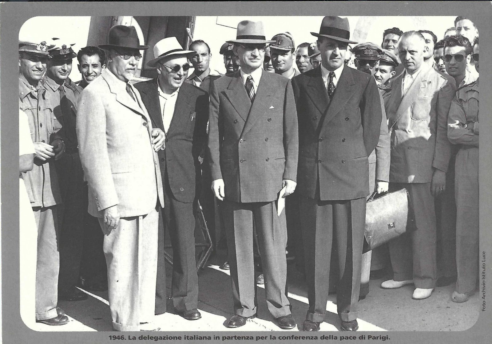 Riproduzione foto archivio Istituto luce 1946 la delegazione italiana in …