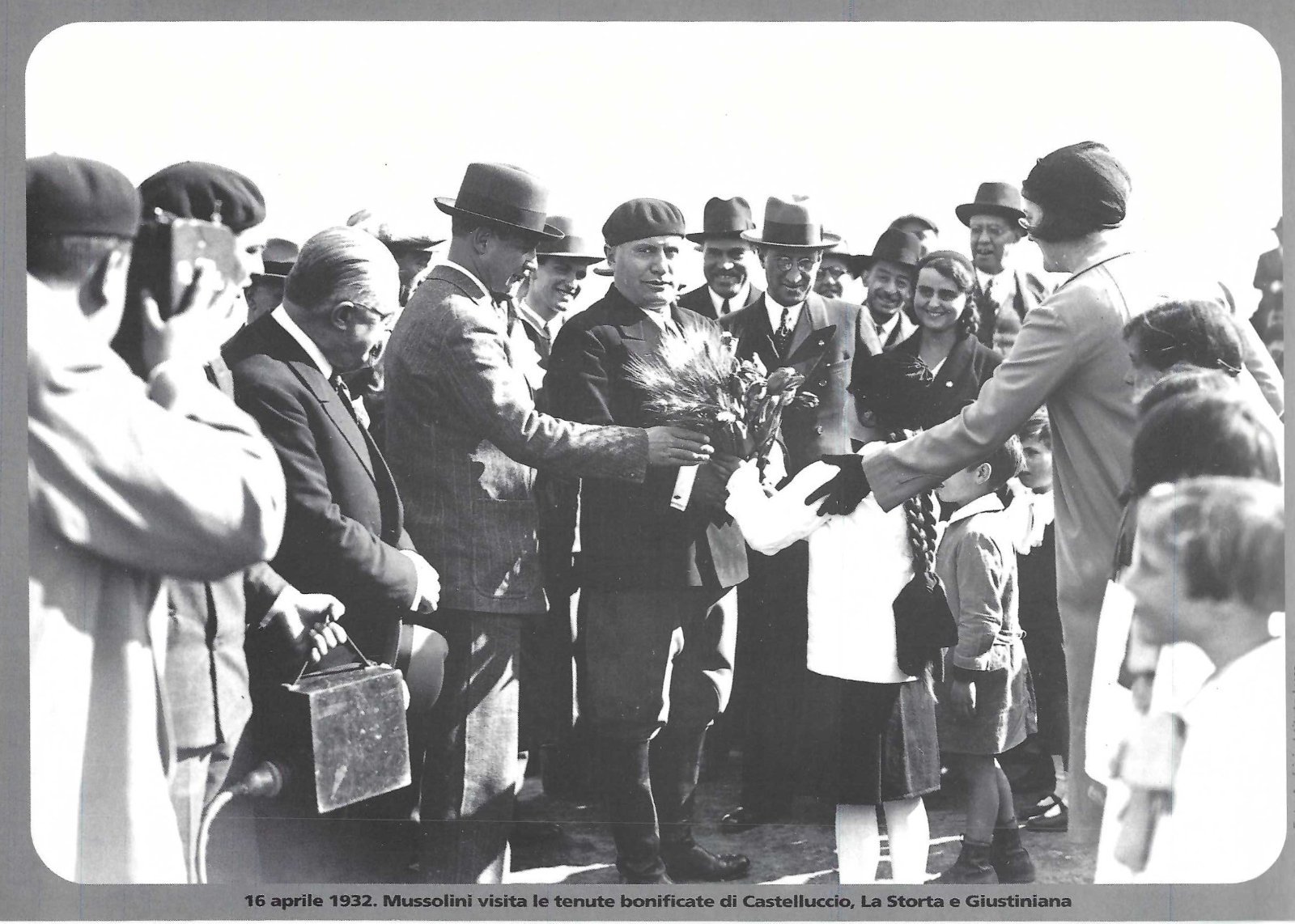 Riproduzione Foto Istituto luce 16 aprile 1932 Mussolini visita le …