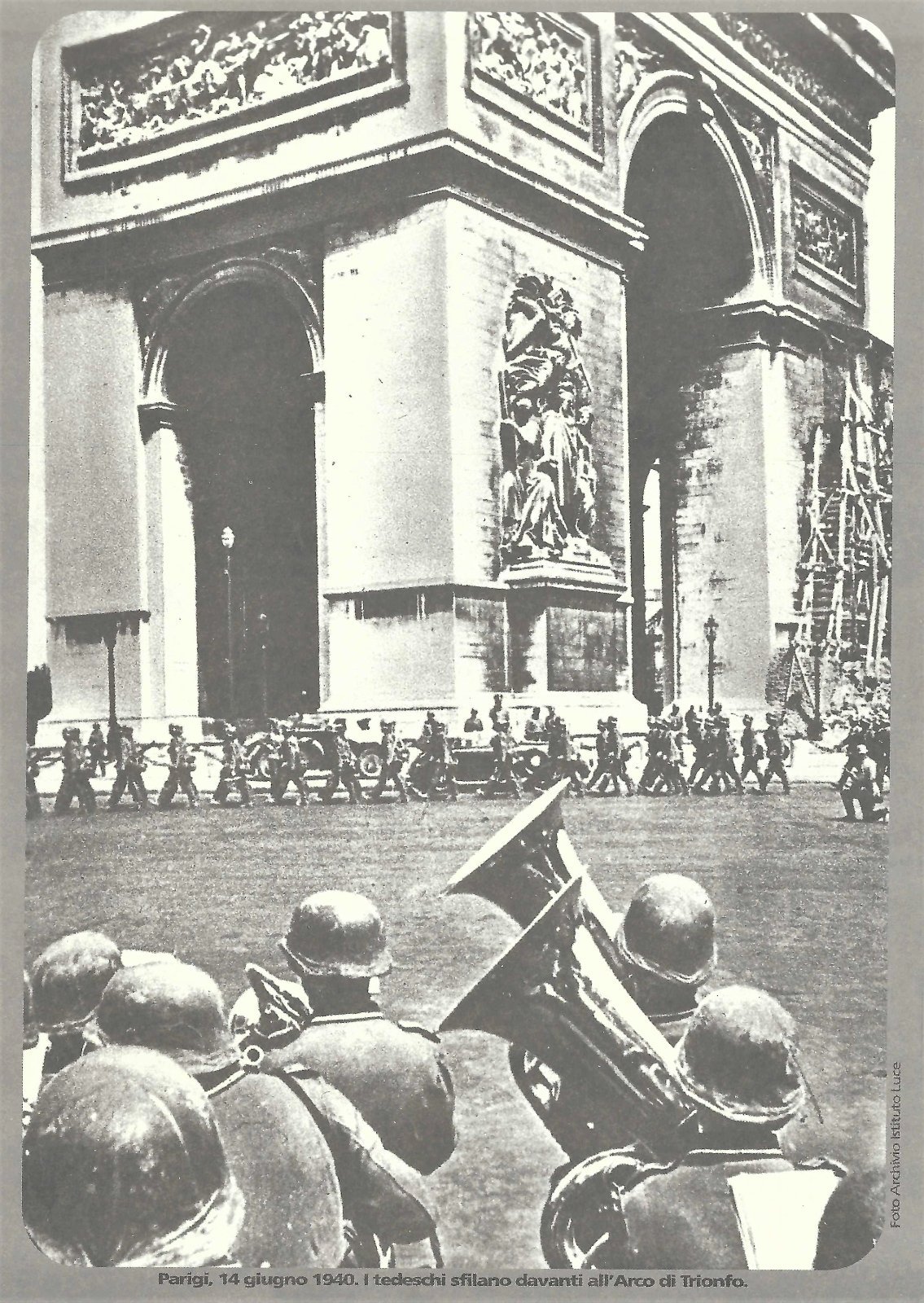 Riproduzione foto Istituto luce Parigi 14 gennaio 1940 i tedeschi …