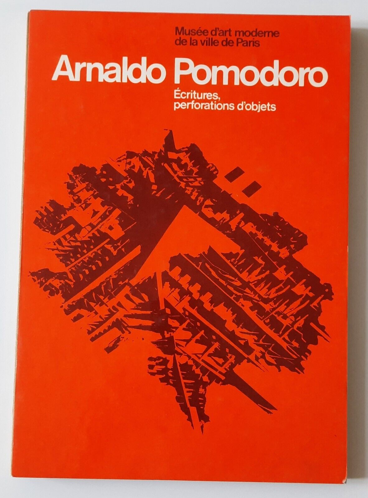 ARNALDO POMODORO ECRITURES PERFORATIONS D'OBJETS MUSEE D'ART MODERNE PARIS 1976