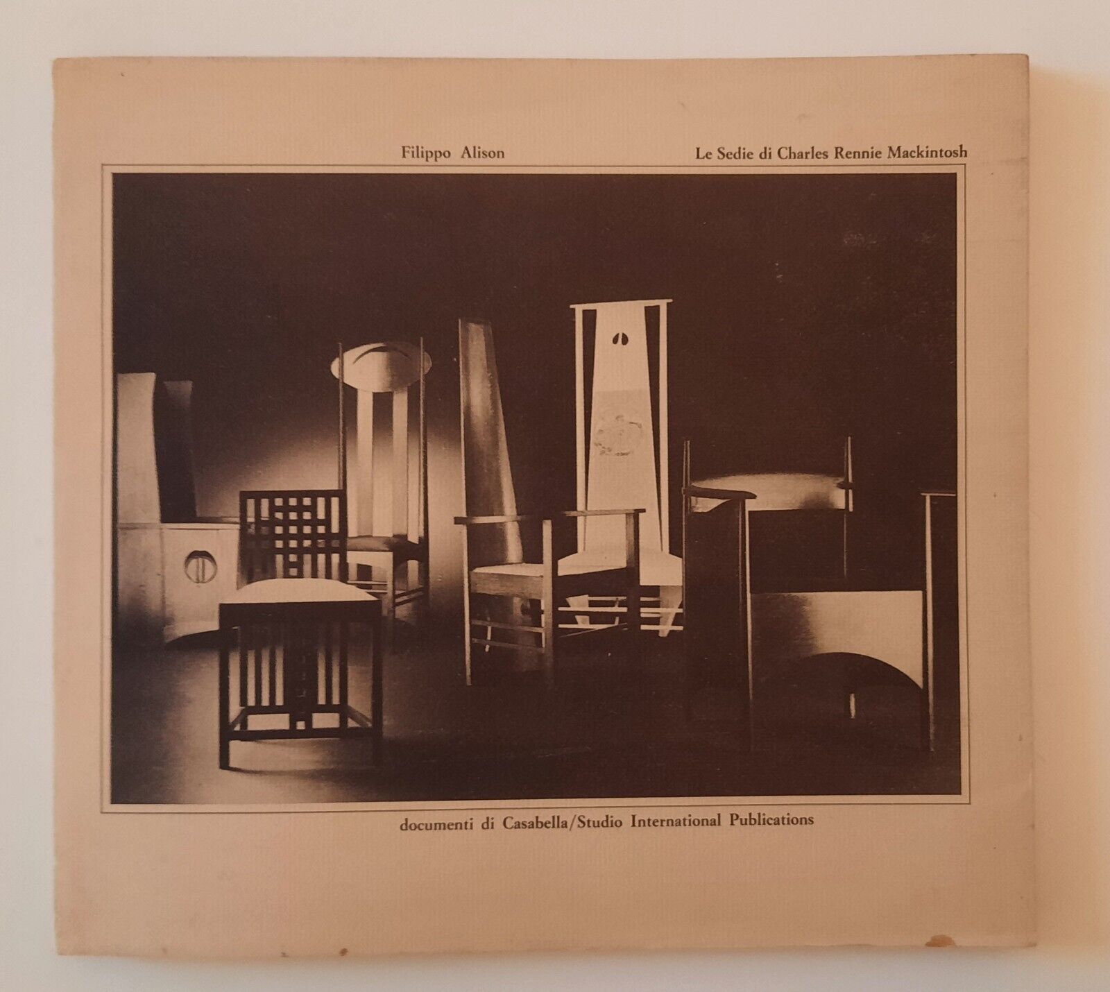FILIPPO ALISON LE SEDIE DI CHARLES RENNI MACKINTOSH CASABELLA 1974