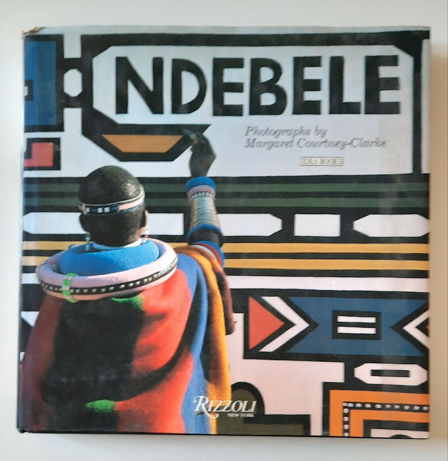 NDEBELE PHOTOGRAPHS BY MARGARET COURTNEY-CLARKE RIZZOLI 1987