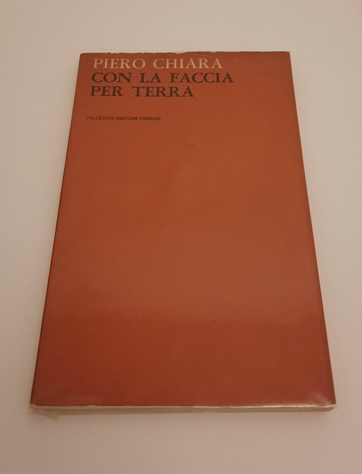 PIERO CHIARA CON LA FACCIA A TERRA VALLECCHI 1965