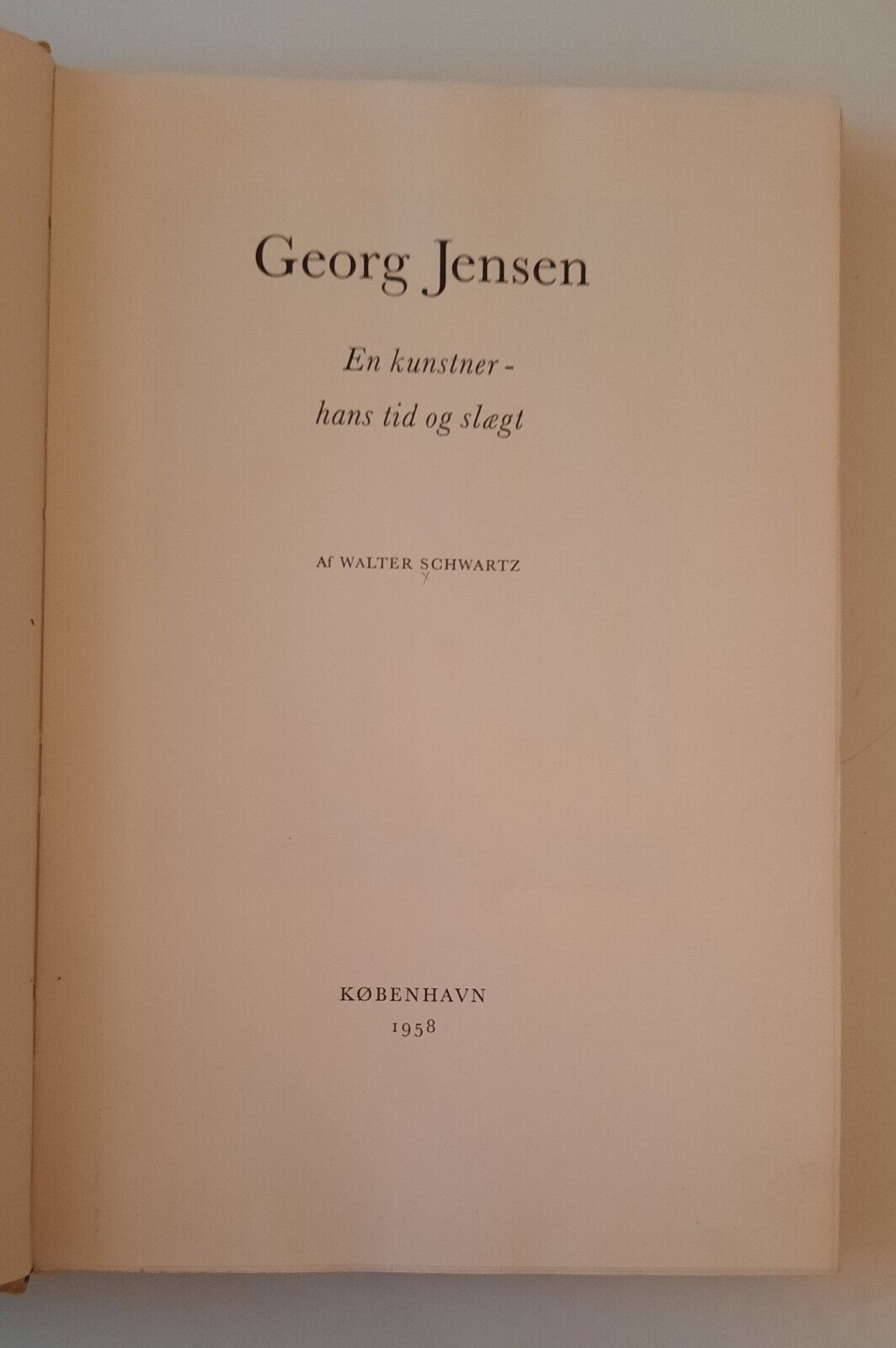 W. SCHWARZ GEORG JENSEN EN KUNSTNER HANS TID OG SLAEGT …