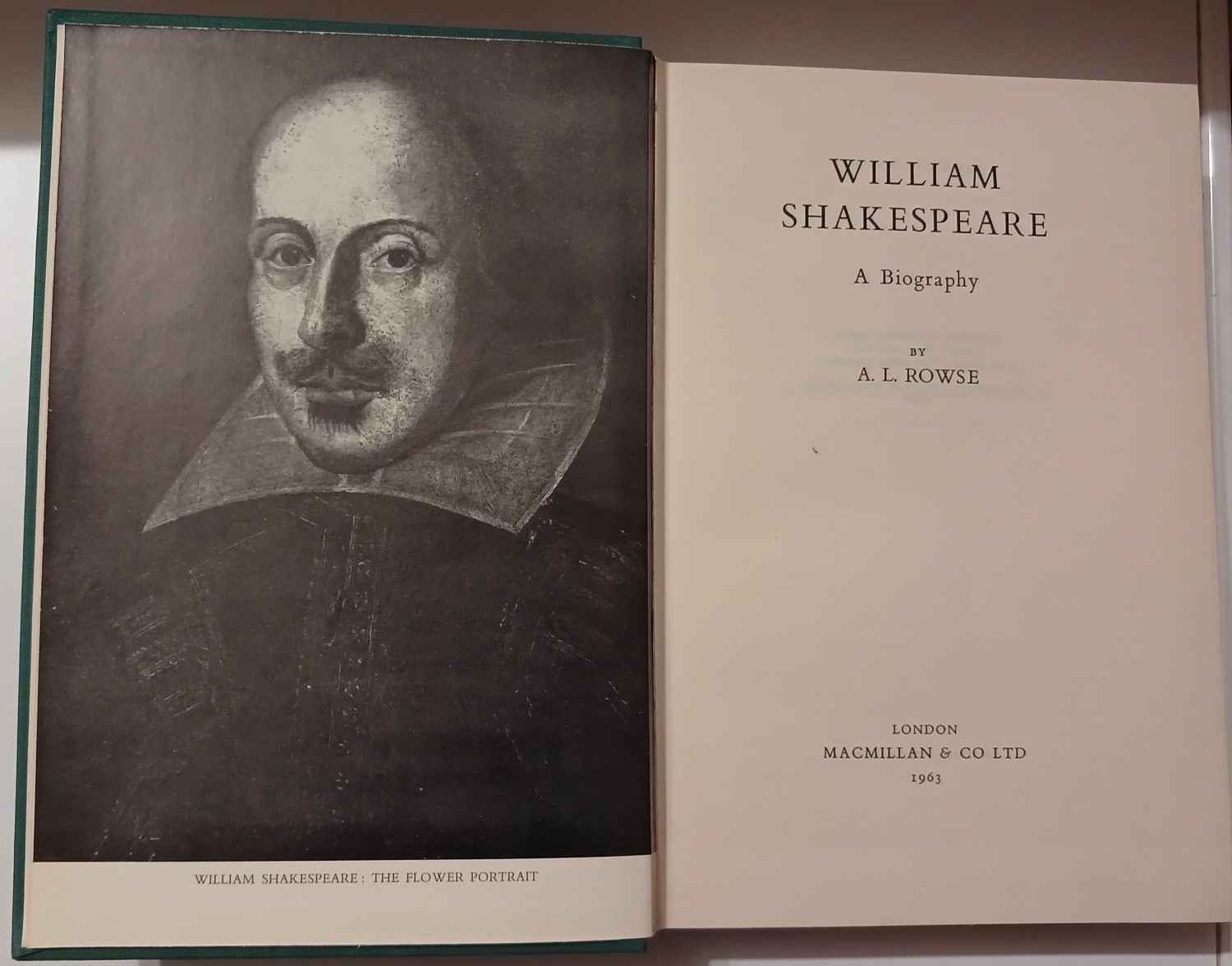 William Shakespeare : A Biography