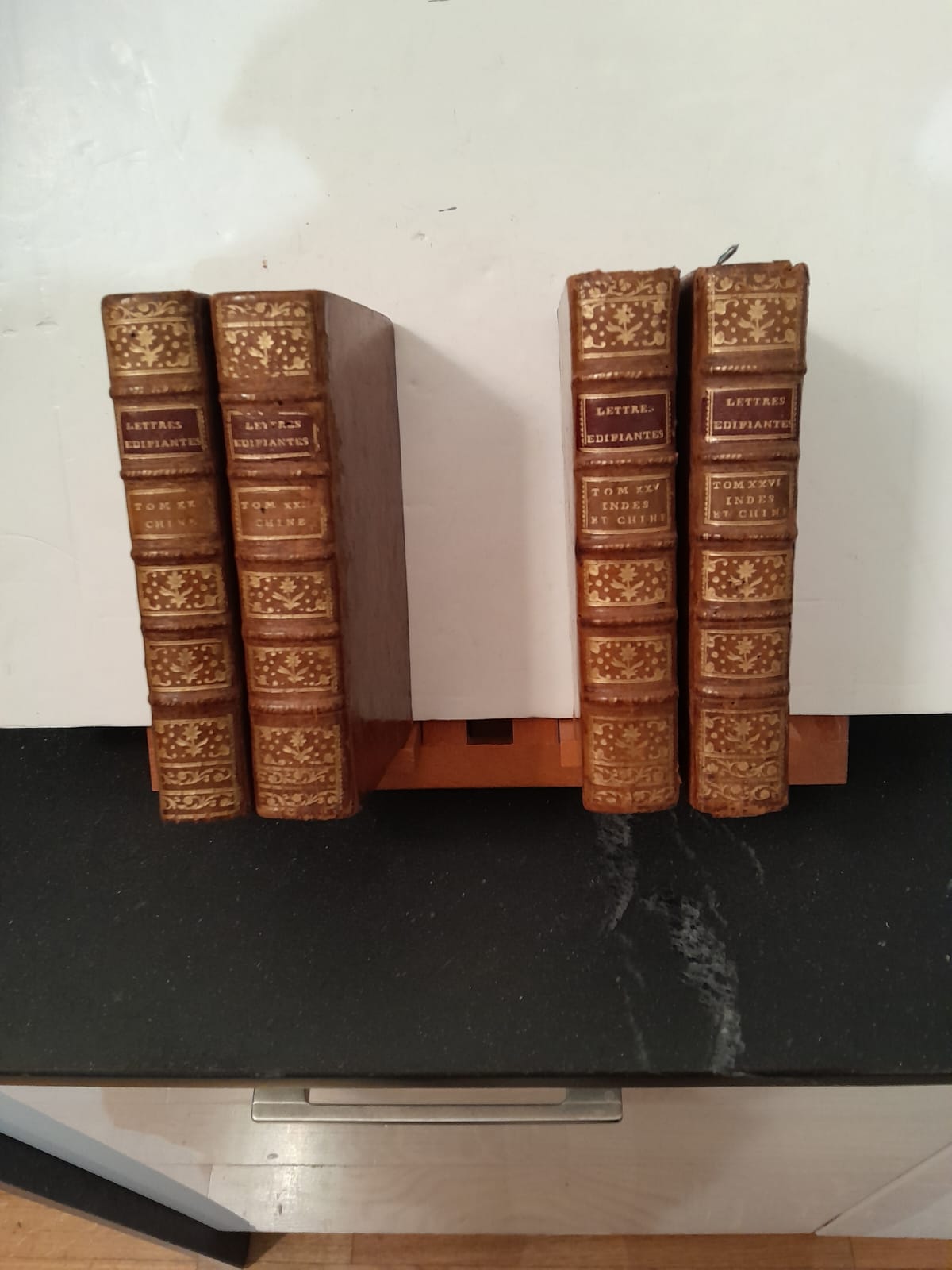 Lettres edifiantes et curieuses,écrites des missions étrangeres nouvelle édition.