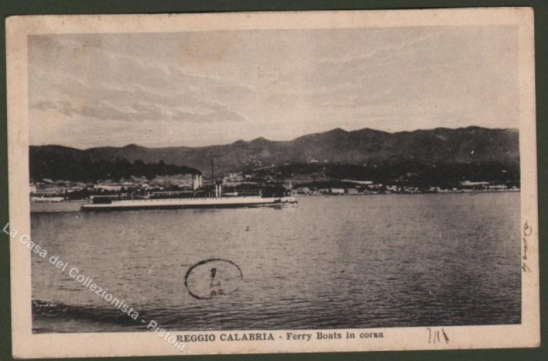 Calabria. REGGIO CALABRIA. Ferry Boats in corsa.