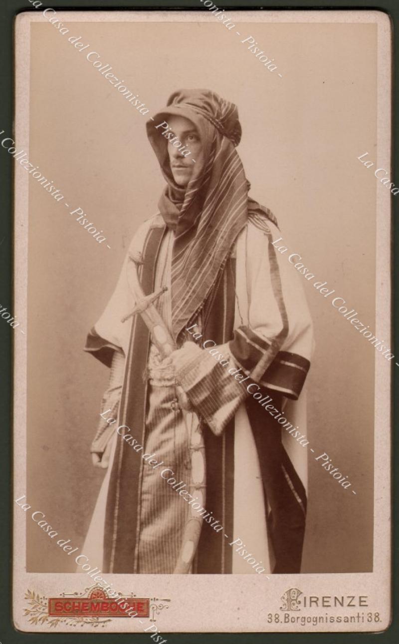 Foto d&#39;epoca, giovane uomo in costume arabo. Studio Schemboche, circa …