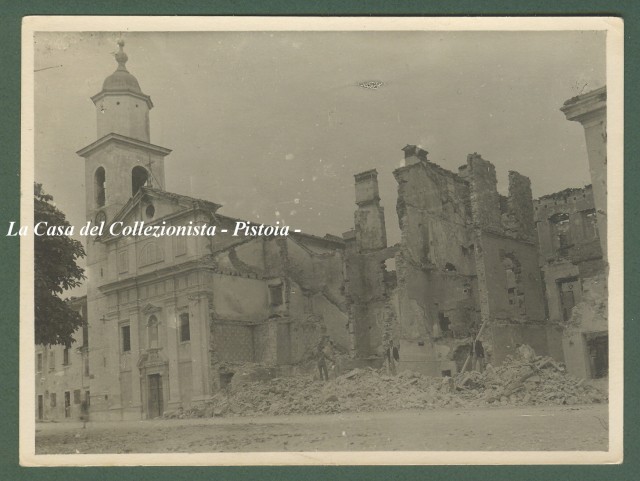 GORIZIA. Il Duomo semidistrutto. Foto di cm 11,5x8,5 databile al …