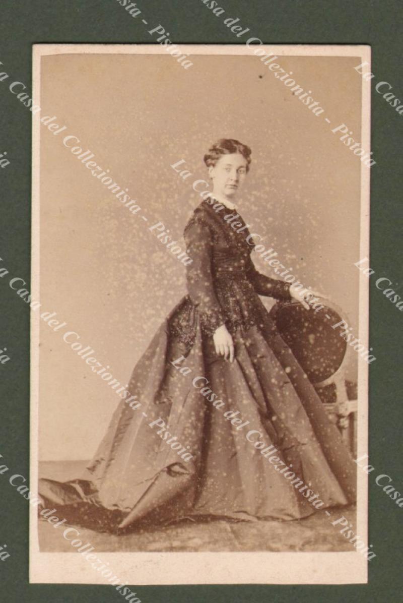 PRINCIPESSA MARIA VITTORIA duchessa d&#39;Aosta /1847-1876). Foto all&#39;albumina (circa 1870).
