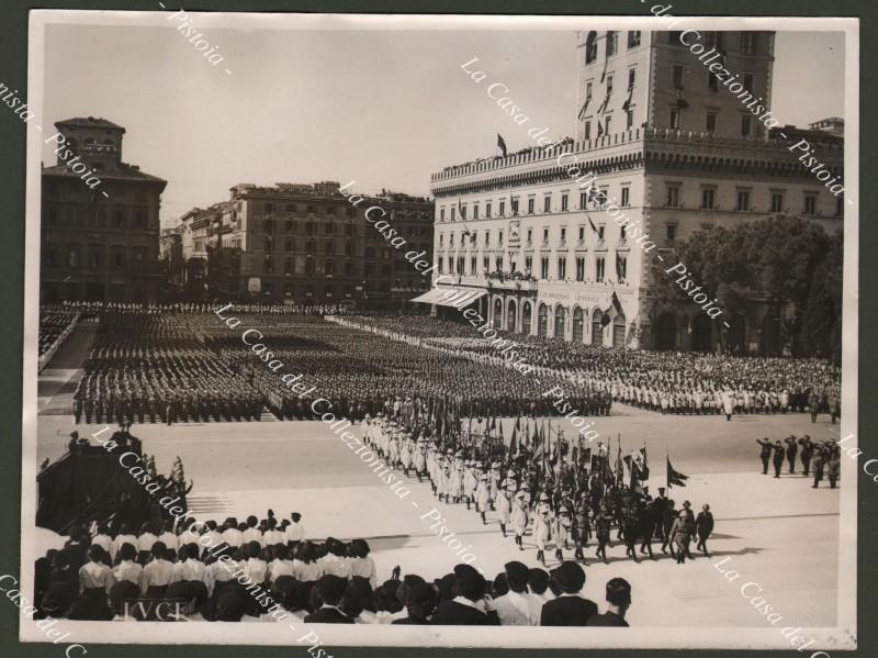 ROMA, piazza Venezia. Foto Luce anni &#39;40, cm 24x18