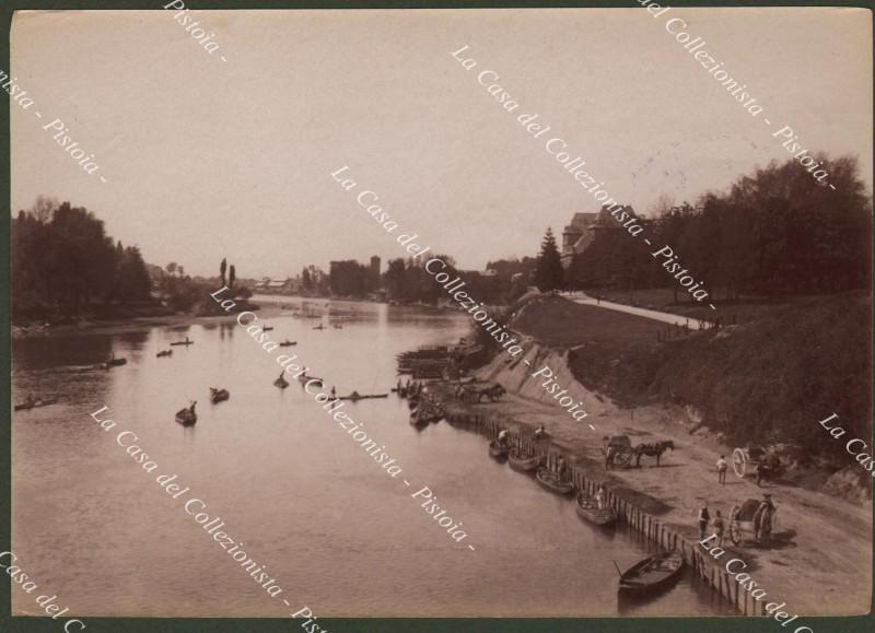 TORINO, Circa 1880. Renaioli lungo il Po. Fotografia originale.