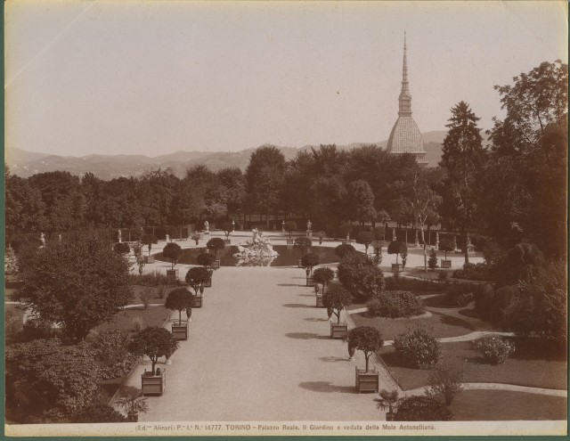 Torino, Palazzo Reale. Il Giardino veduta della Mole Antonelliana