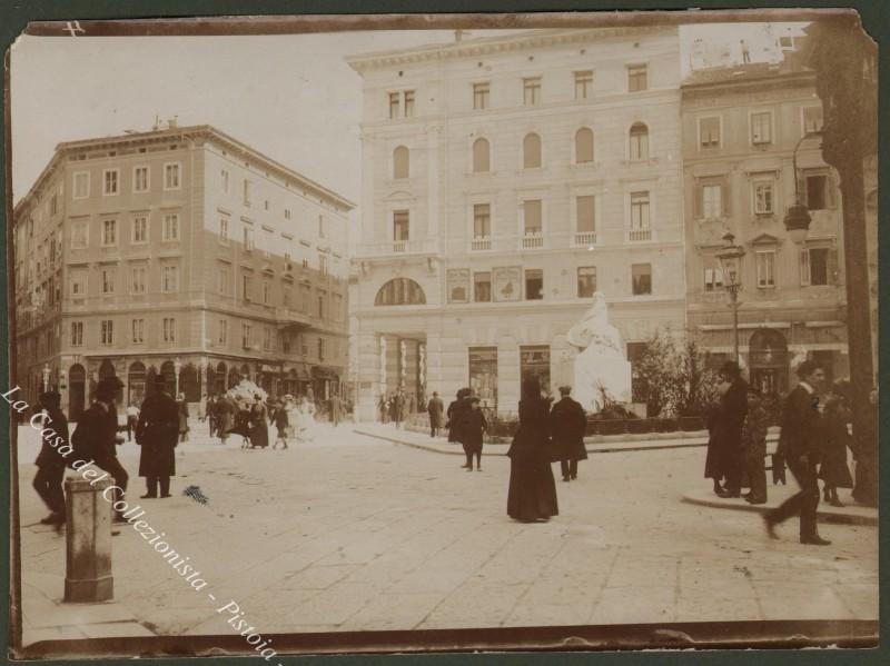 TRIESTE. Foto d&#39;epoca. Monumento Giuseppe Verdi e Piazza S. Giovanni. …