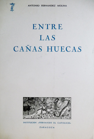 Entre las cañas huecas.