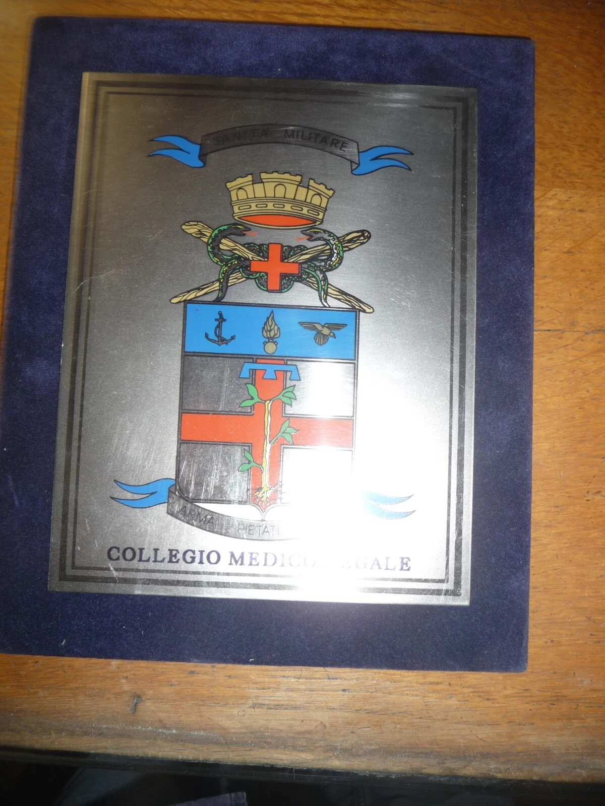 003 TARGA DEL COLLEGIO MEDICO LEGALE MOTTO ARMA PIETATI CEDANT
