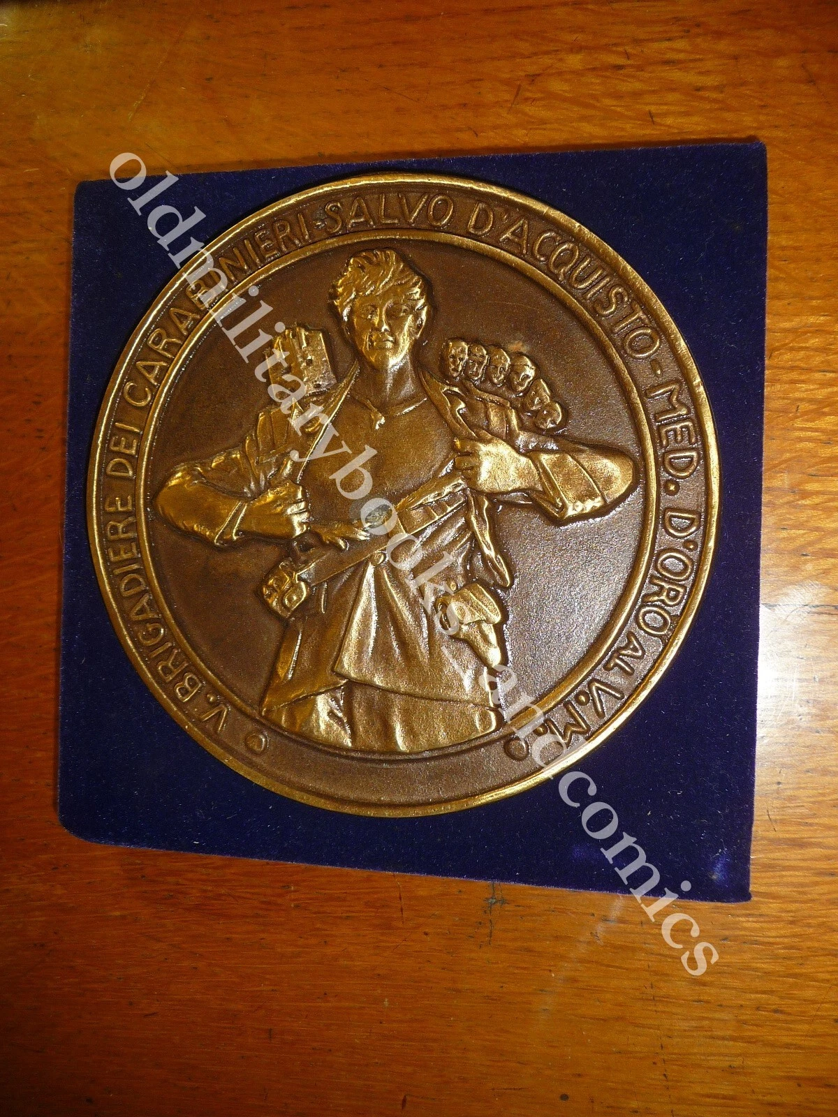 041 CREST EMBLEMA MILITARE DA TAVOLO V.BRIGADIERE DEI CARABINIERI SALVO …